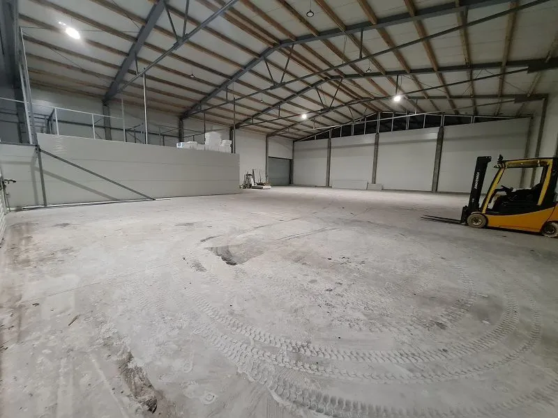 Izdavanje,  poslovni prostor, 750m2, Opovo