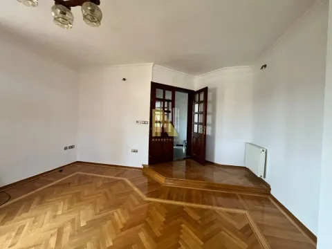 Izdavanje, kuća, 450m², Bulevar Evrope, Novi Sad Sve Podlokacije - image 10