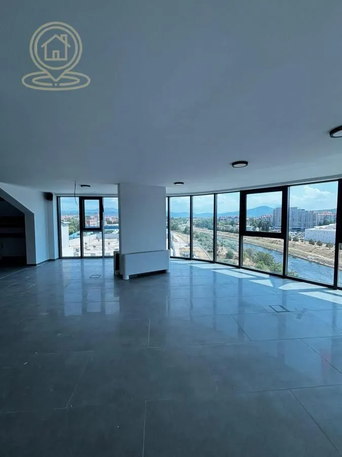 Rent, office space, 472m², Medijana, Niš