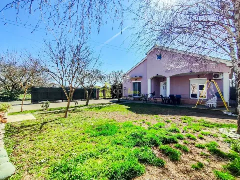 Prodaja, kuća, 150m², Tološi, Podgorica - image 11