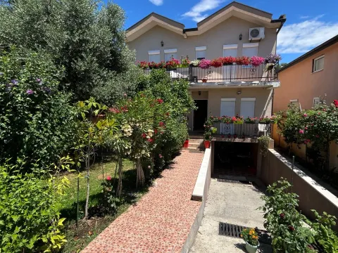 Prodaja, kuća, 200m², Donja Gorica, Podgorica - image 27