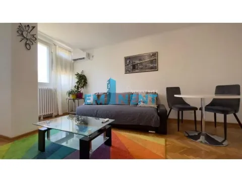 Izdavanje, dvosoban stan, 42m², Stari Merkator, Novi Beograd Sve Podlokacije - image 2