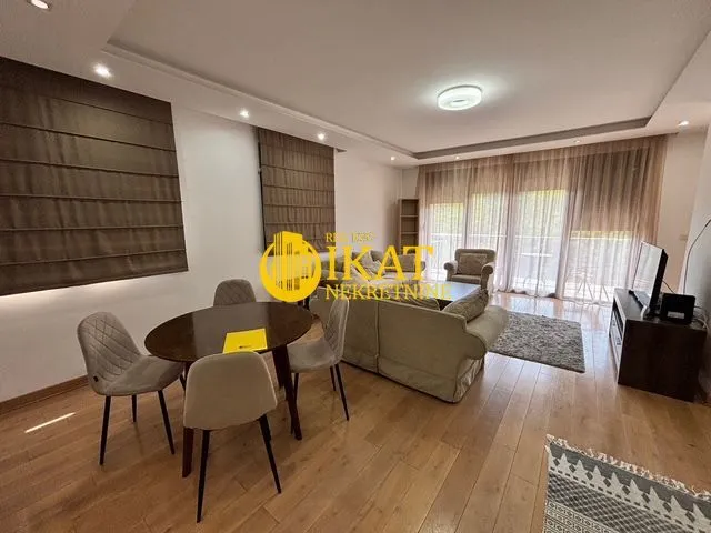 Izdavanje, trosoban stan, 114m², Savski Venac, Beograd