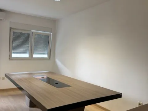 Izdavanje, dvosoban stan, 74m², City Kvart, Podgorica - image 12