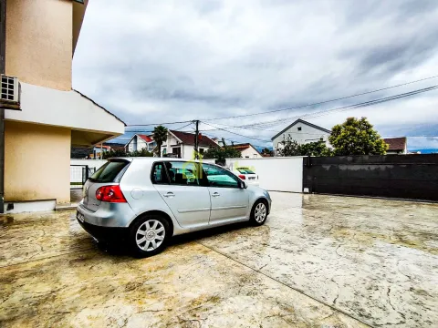 Prodaja, kuća, 340m², Tološi, Podgorica - image 25