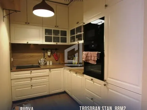 Prodaja, trosoban stan, 88m², Budva, Crna Gora - image 11