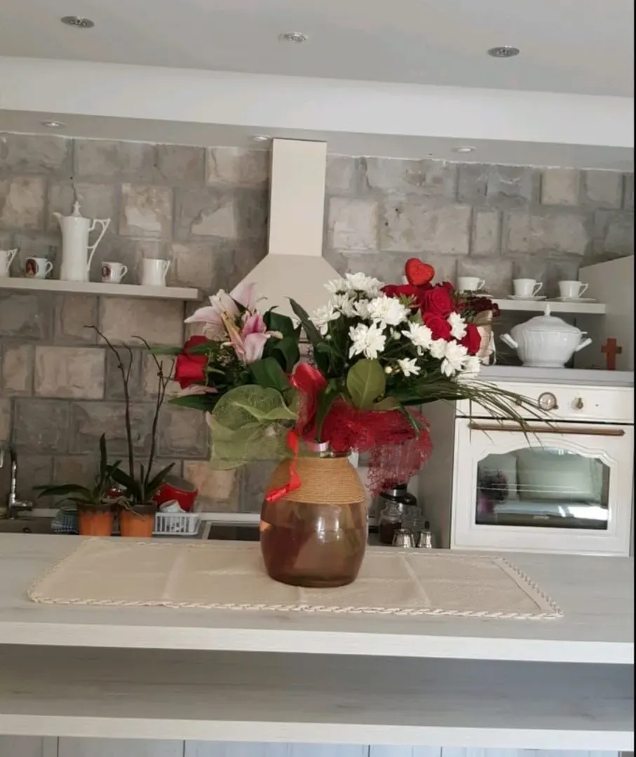 Prodaja, kuća, 107m², Tivat, Crna Gora