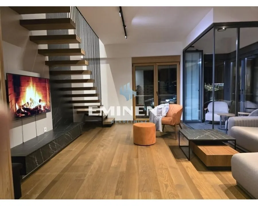 Prodaja, trosoban stan, 76m², Centar, Zlatibor