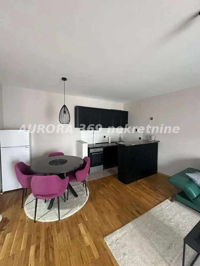 Izdavanje, jednosoban stan, 48m², Novi Sad, Srbija