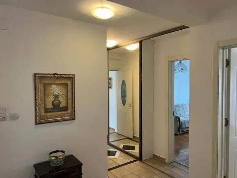 Izdavanje, jednosoban stan, 75m², Centar, Tivat - image 4