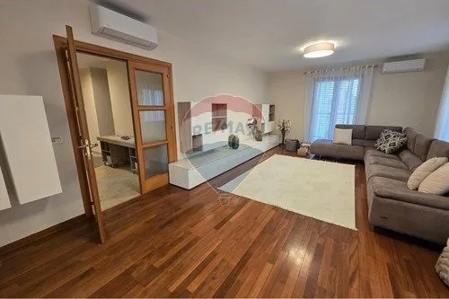 Izdavanje, stan, 200m², Gorica C, Podgorica