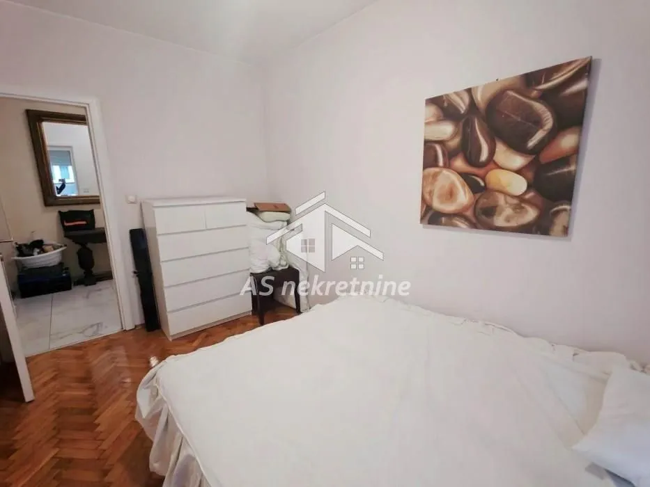 Rent, three bedroom apartment, 73m², Kalenić Pijaca, Vračar Sve Podlokacije