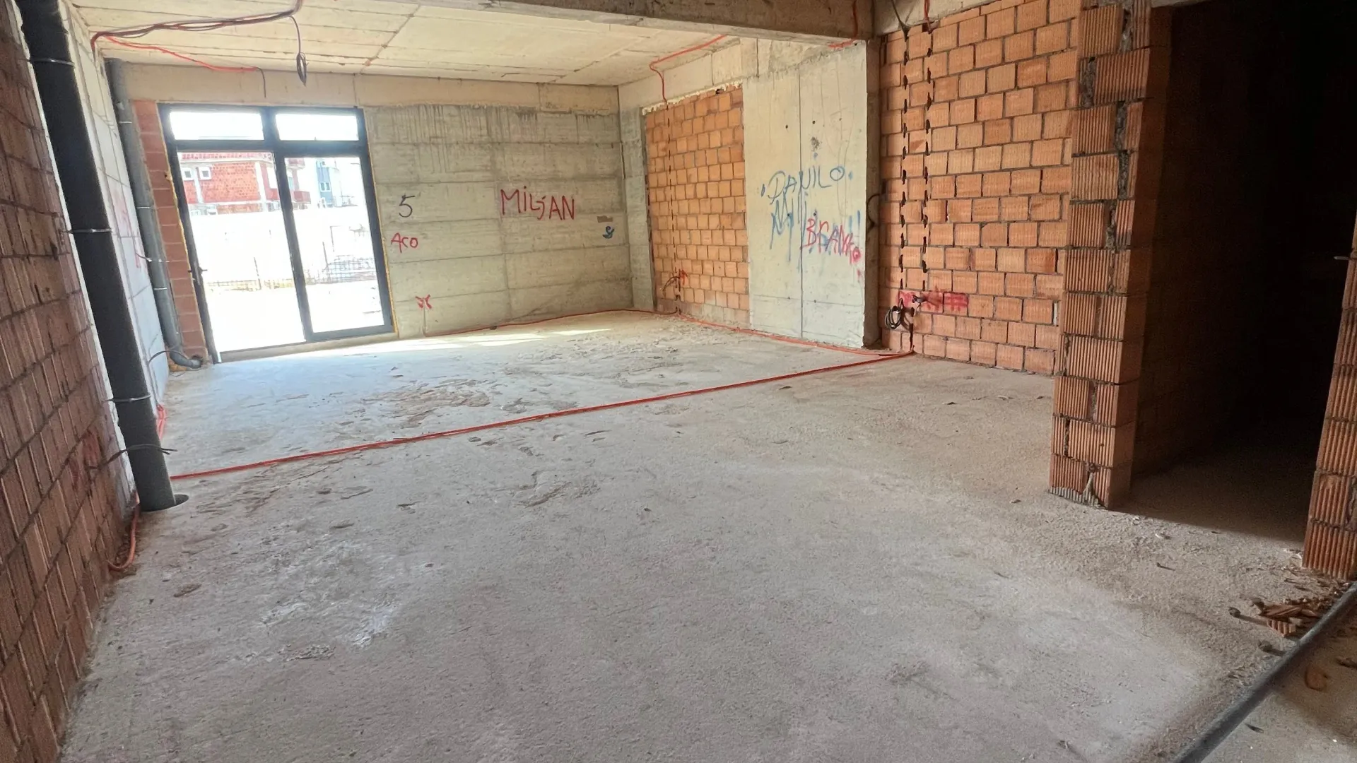 Rent, office space, 76m², Šušanj, Bar