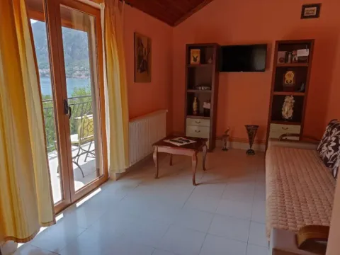 Izdavanje, kuća, 65m², Dobrota, Kotor - image 12
