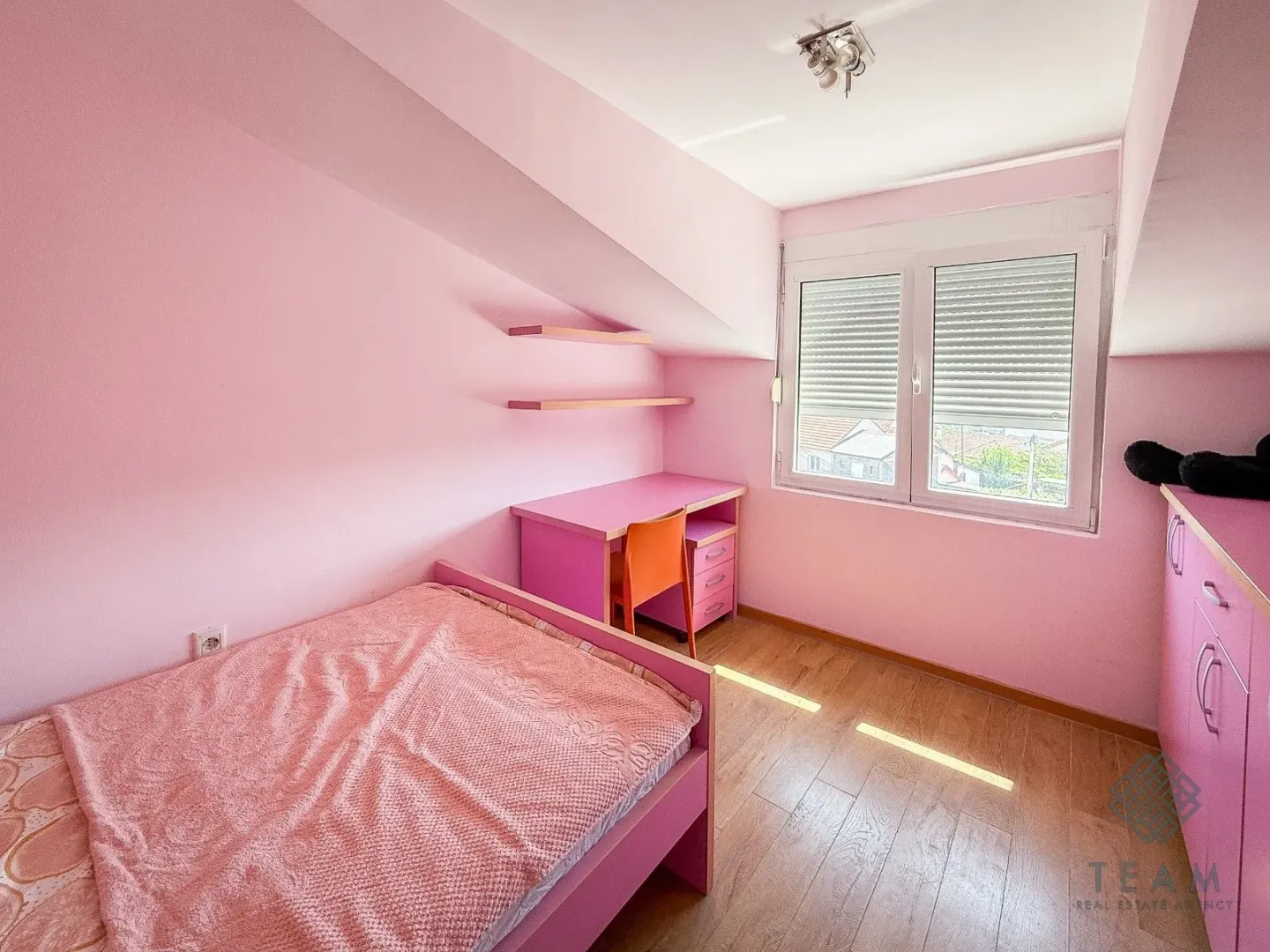 Izdavanje, trosoban stan, 150m², Zabjelo, Podgorica