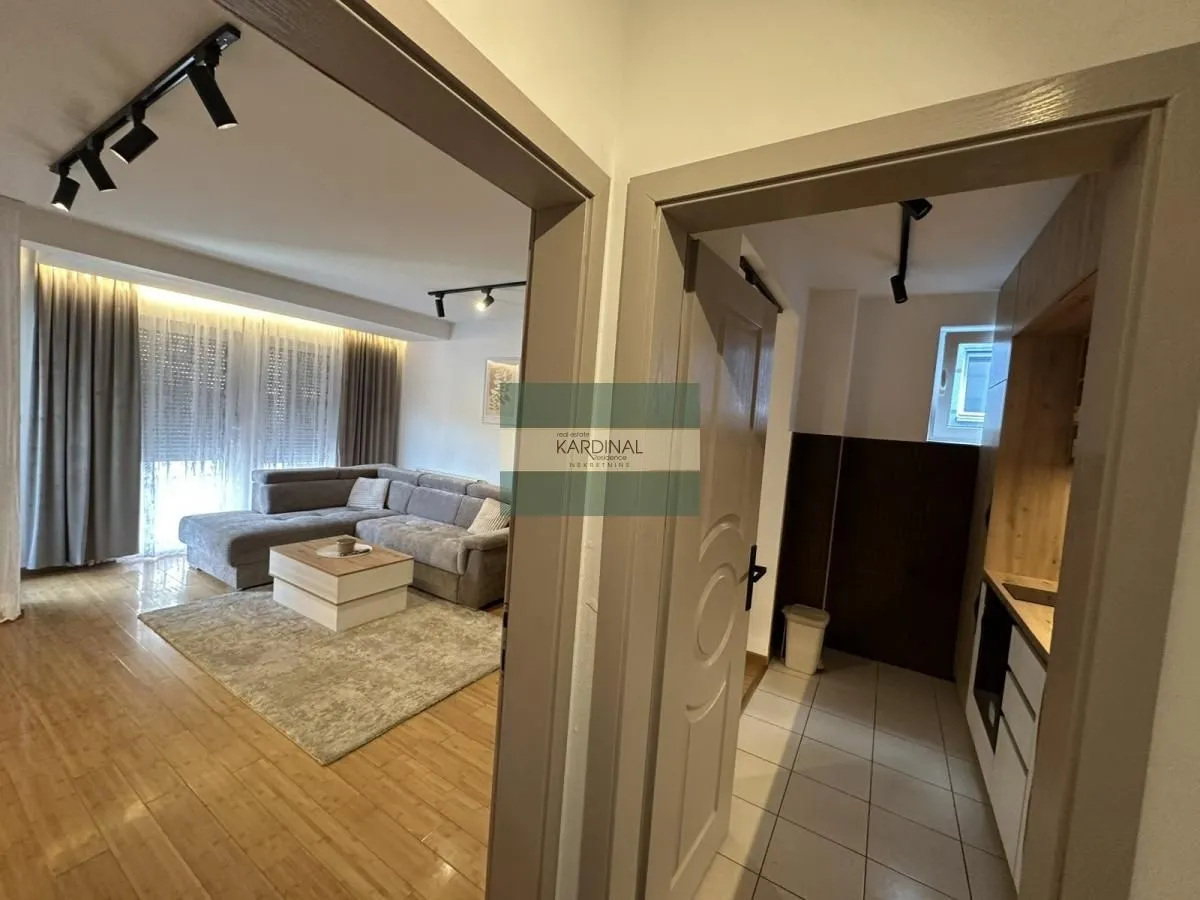 Izdavanje, dvosoban stan, 52m², Centar, Kragujevac
