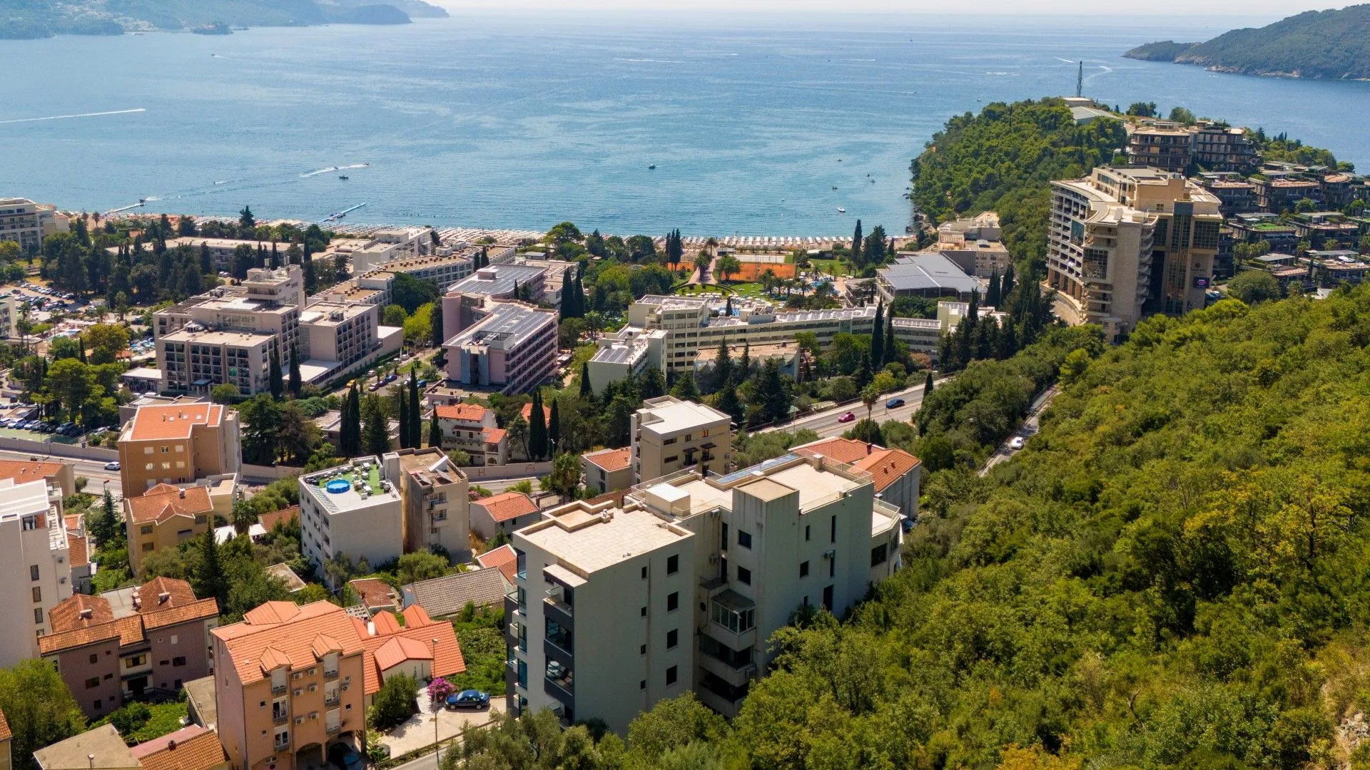 Sale, four bedroom apartment, 355m², Bečići, Budva