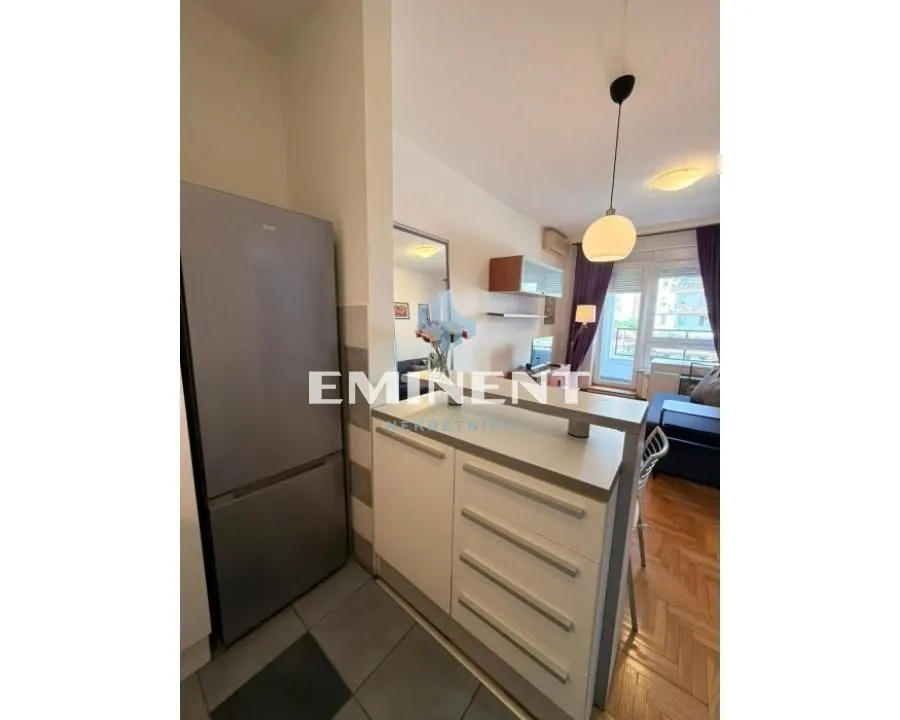 Rent, two bedroom apartment, 41m², Neimar, Vračar Sve Podlokacije