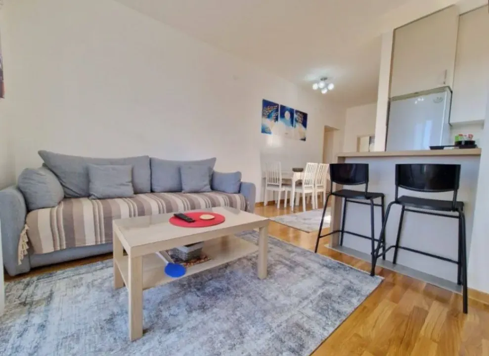 Izdavanje, jednosoban stan, 47m², Bečići, Budva