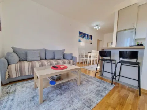 Rent, one bedroom apartment, 47m², Bečići, Budva