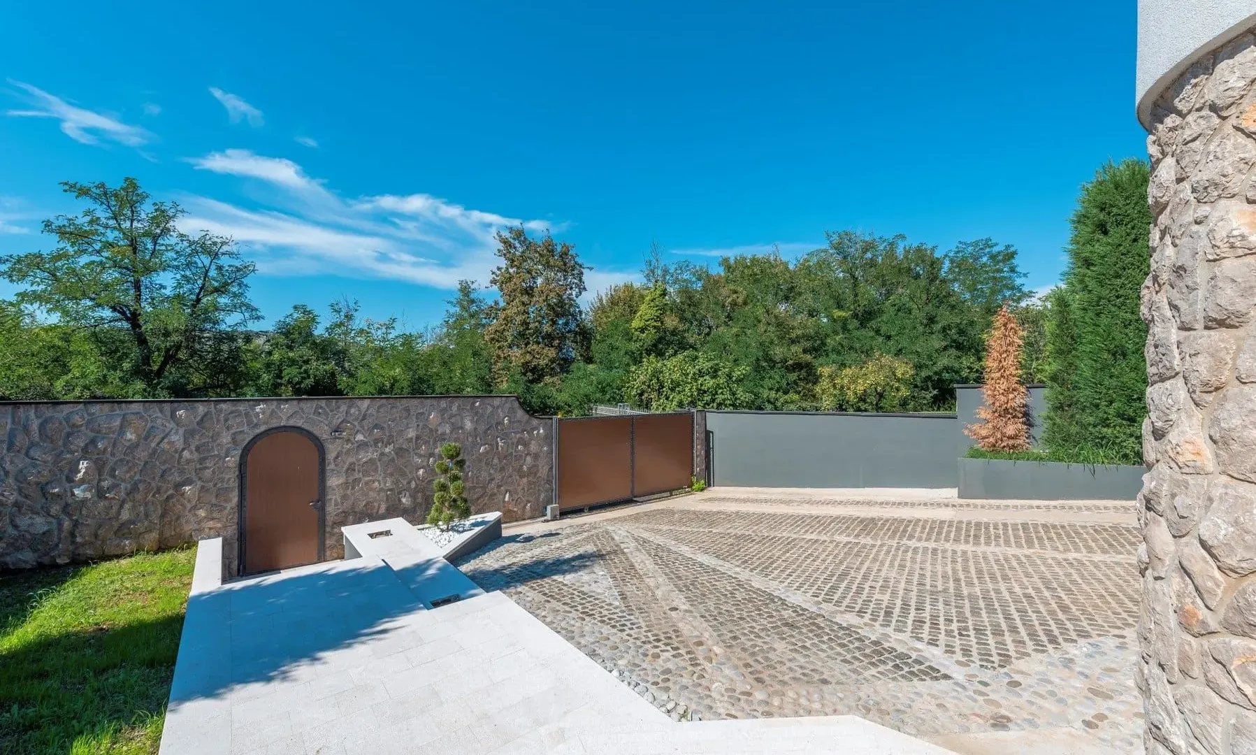 Sale, house, 492m², Mareza, Podgorica