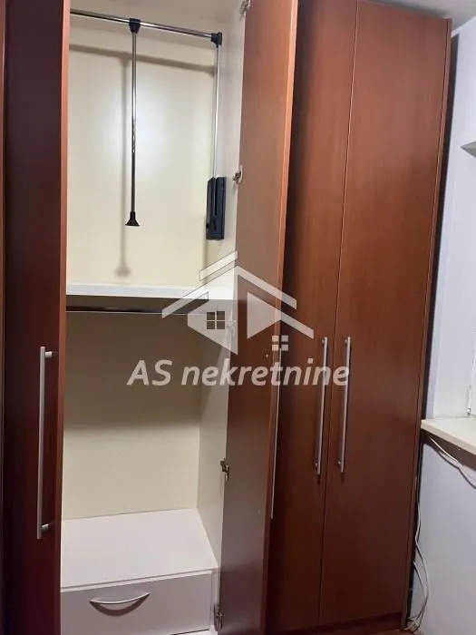Izdavanje, trosoban stan, 120m², Uciteljsko Naselje, Zvezdara Sve Podlokacije