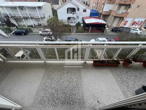 Izdavanje, trosoban stan, 135m², Stari Aerodrom, Podgorica - image 23