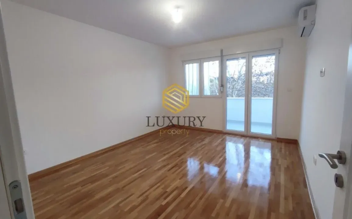 Izdavanje, dvosoban stan, 50m², Preko Morače, Podgorica