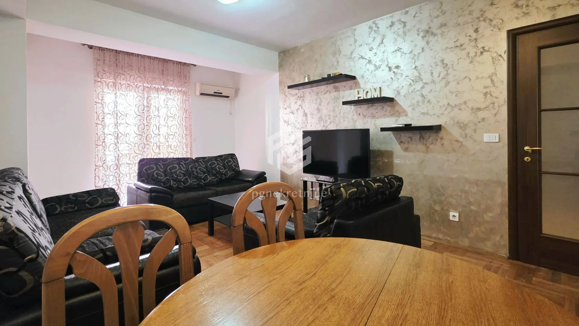 Izdavanje, dvosoban stan, 80m², City Kvart, Podgorica
