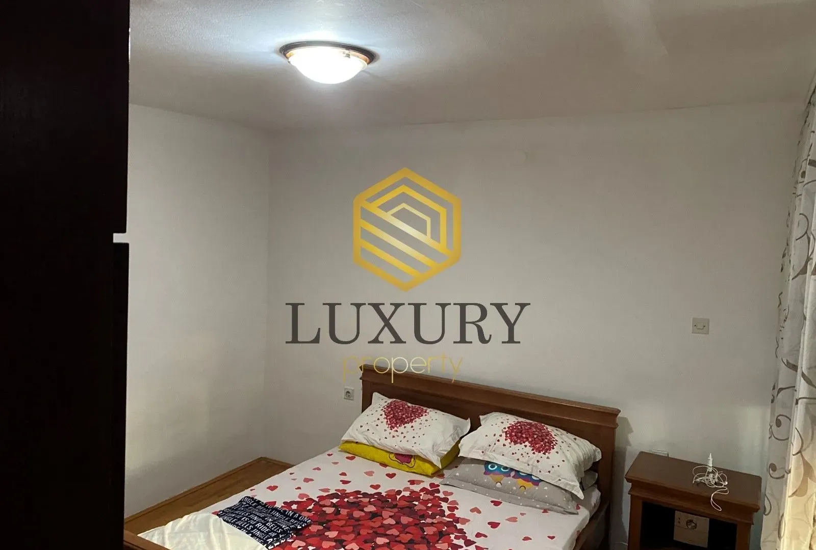 Prodaja, dvosoban stan, 76m², Blok 5, Podgorica