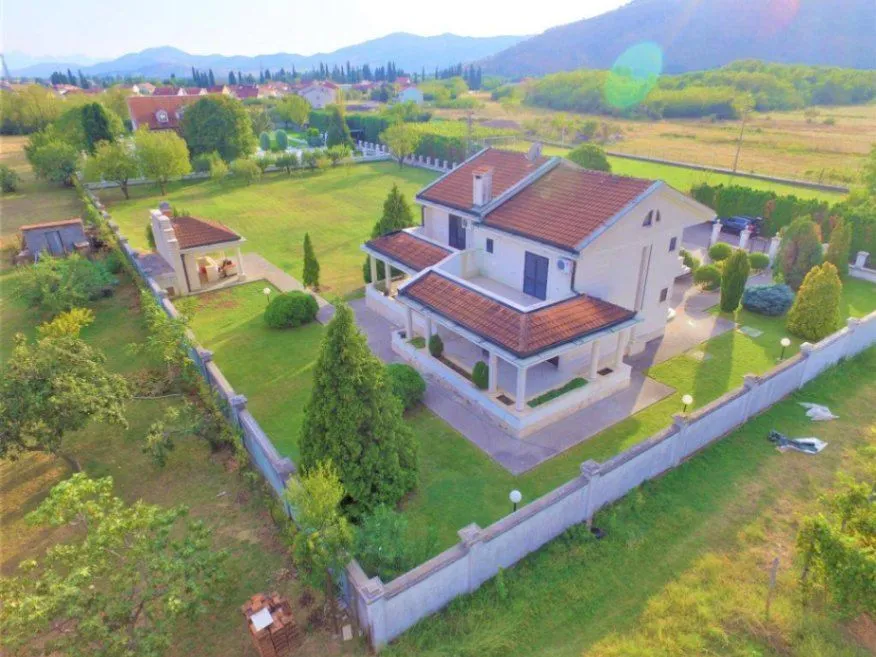 Prodaja, kuća, 320m², Tološi, Podgorica