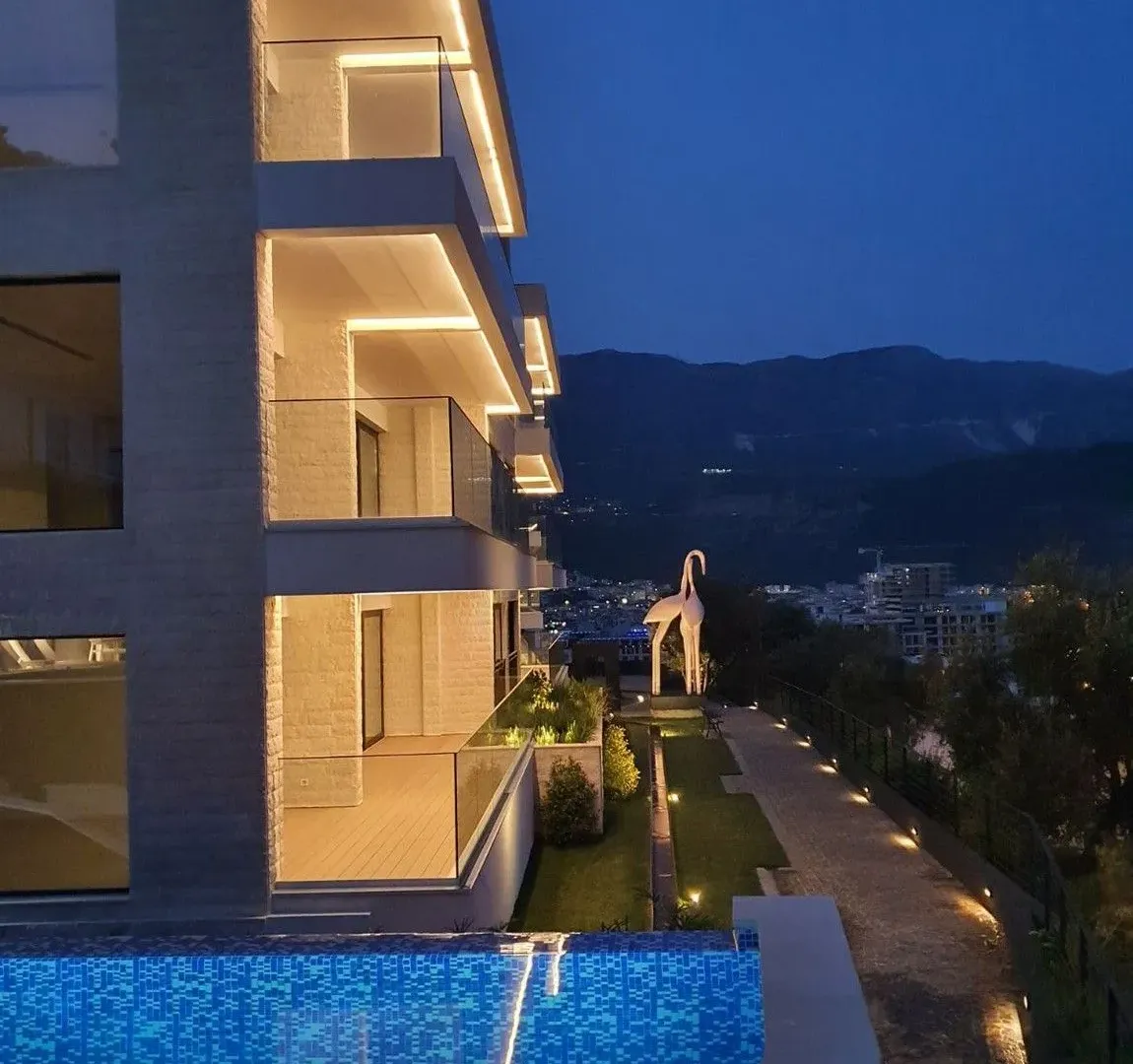 Prodaja, trosoban stan, 125m², Centar, Budva