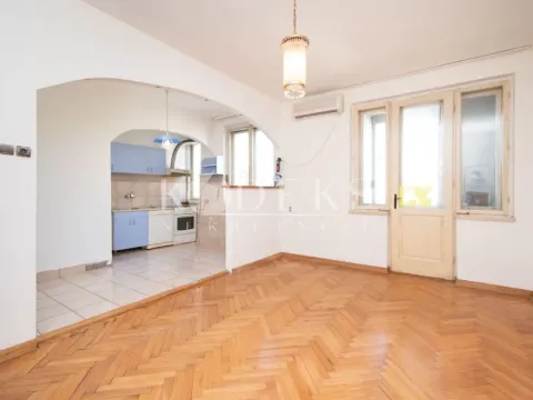 Prodaja, dvosoban stan, 76m², Centar, Podgorica - image 1