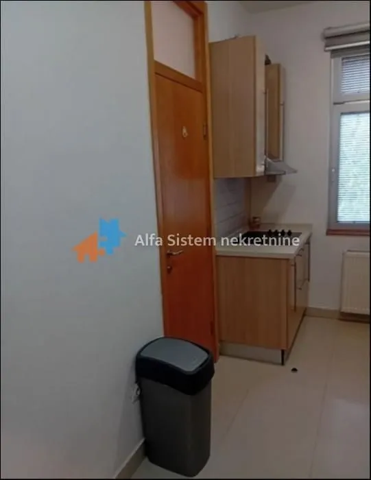 Izdavanje, trosoban stan, 98m², Savski Venac, Beograd