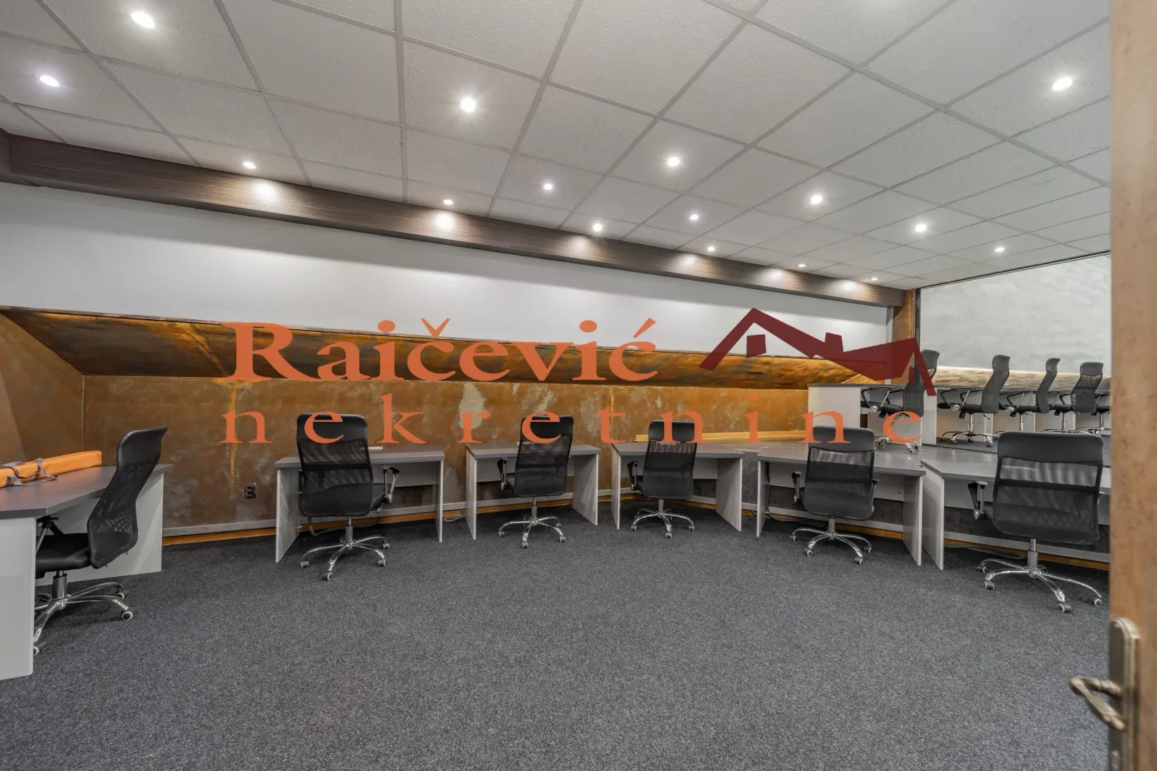 Izdavanje, poslovni prostor, 315m², Banovo Brdo, Beograd