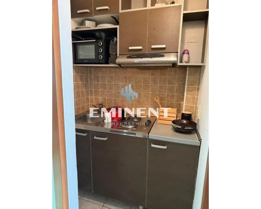Izdavanje, stan, 41m², Zemun Sve Podlokacije, Beograd