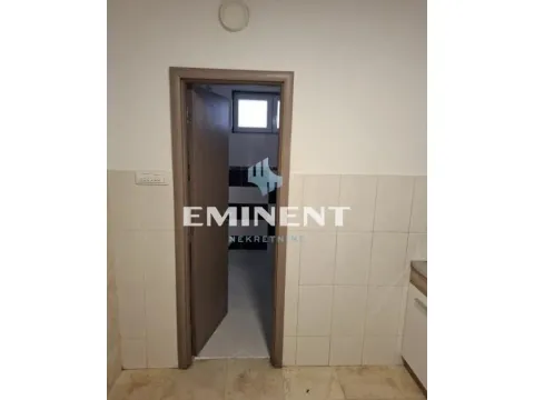 Izdavanje, trosoban stan, 85m², Ledine, Beograd - image 12