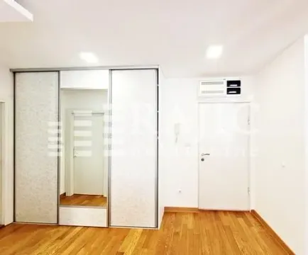 Bright room with a built-in wardrobe and wooden flooring. - image 12