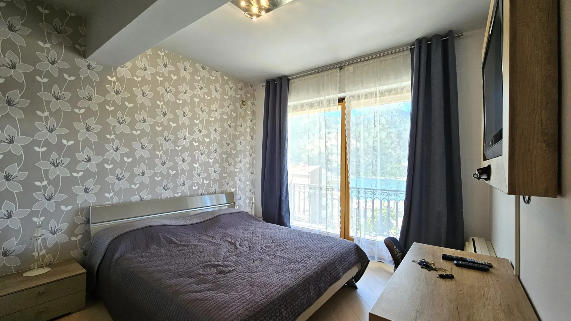 Prodaja, dvosoban stan, 106m², Dobrota, Kotor