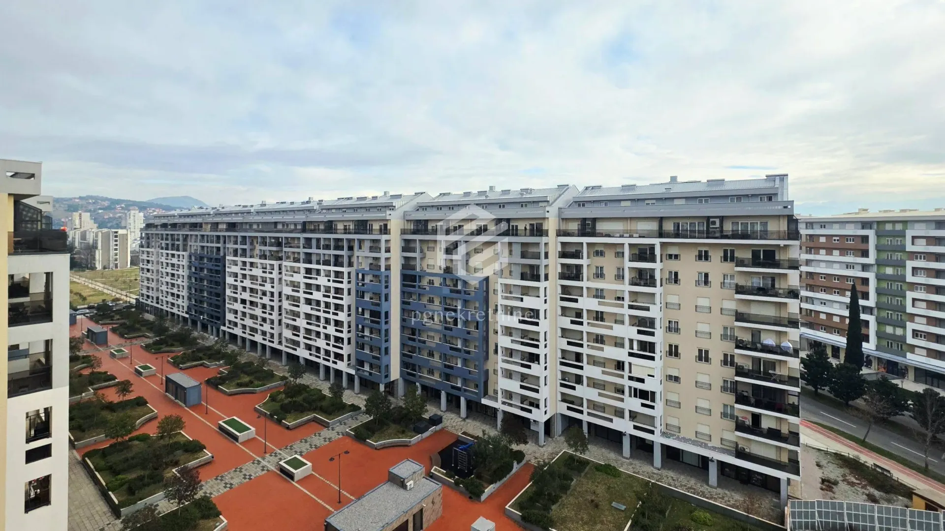 Izdavanje, dvosoban stan, 85m², Master Kvart, Podgorica