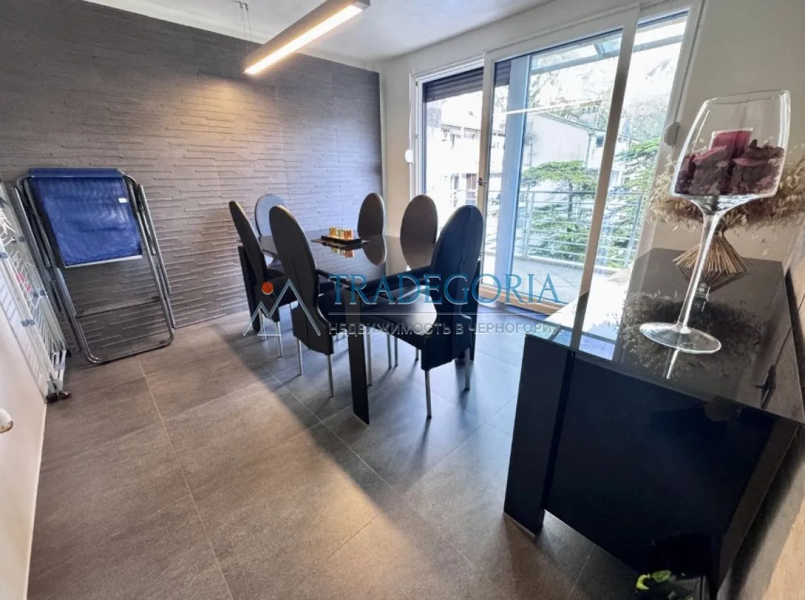 Prodaja, dvosoban stan, 129m², Dobrota, Kotor