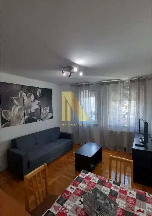 Izdavanje, jednosoban stan, 38m², Centar, Novi Sad