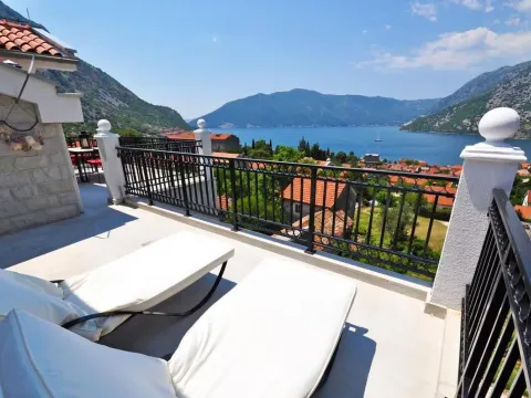 Prodaja, dvosoban stan, 200m², Risan, Kotor - image 10