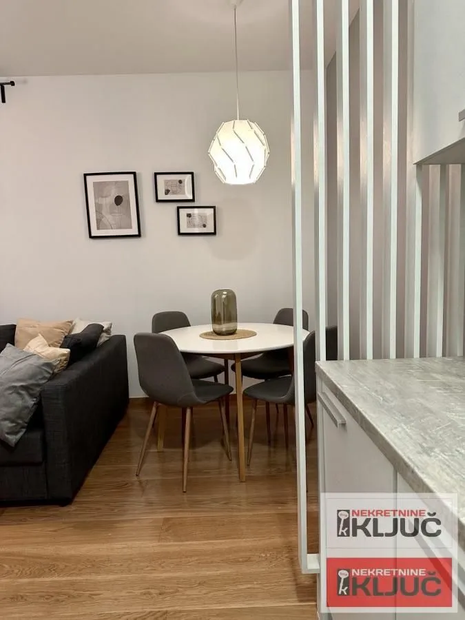 Prodaja, dvosoban stan, 49m², Centar, Novi Sad