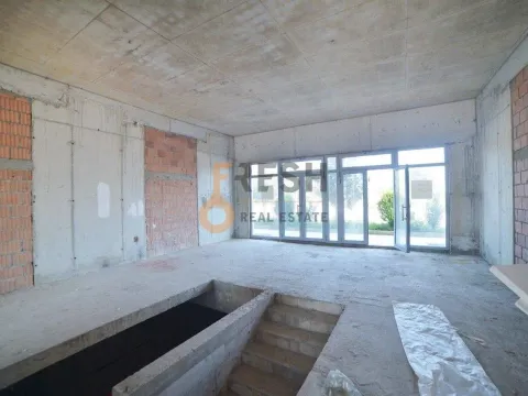 Izdavanje, poslovni prostor, 172m², Tološi, Podgorica - image 9