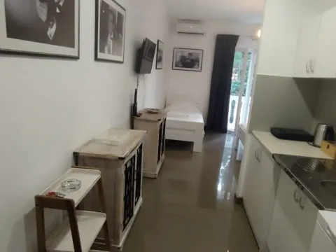 Izdavanje, garsonjera, 30m², Sveti Stefan, Budva - image 5