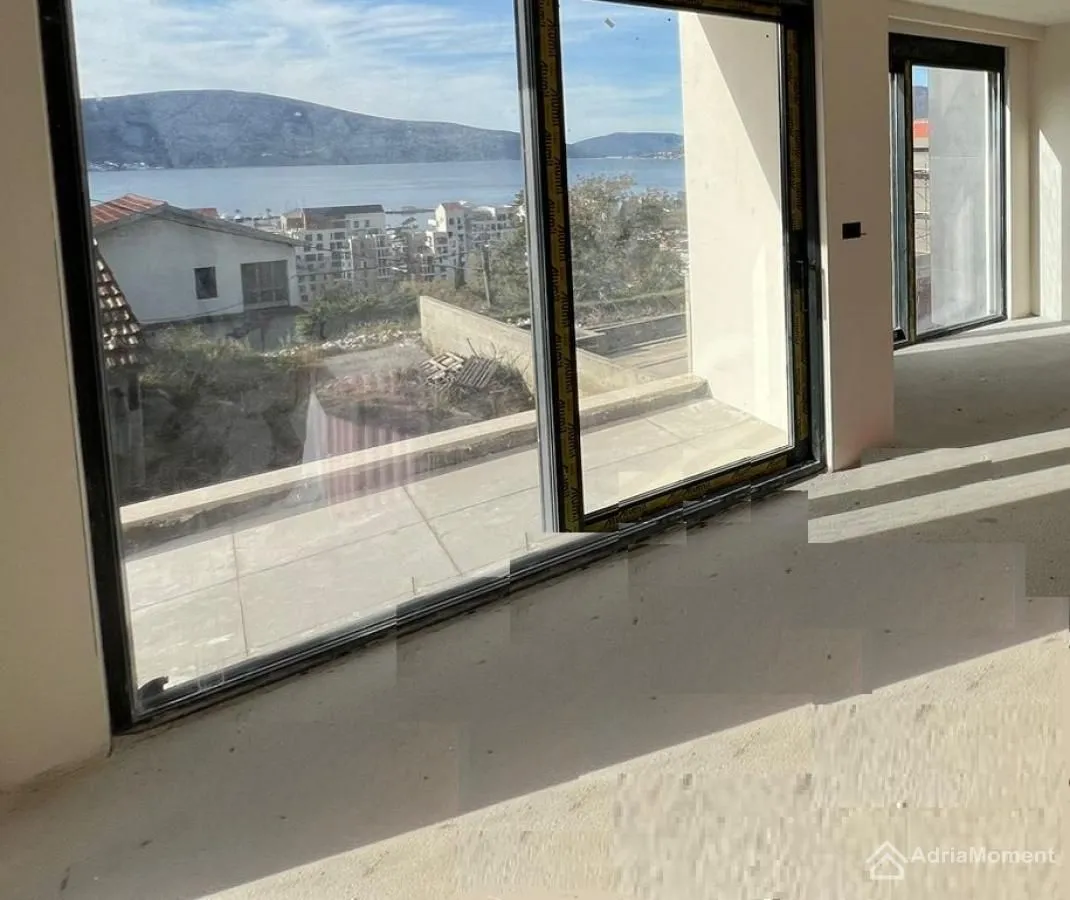 Sale, four bedroom apartment, 126m², Centar, Tivat