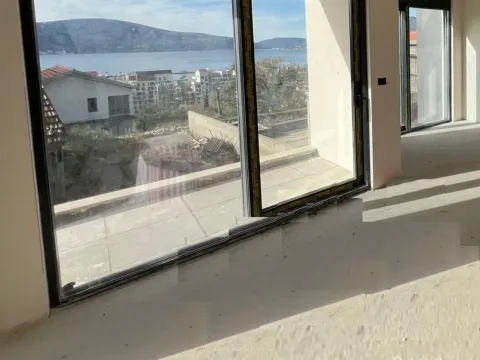 Prodaja, četvorosoban stan, 126m², Centar, Tivat - image 3