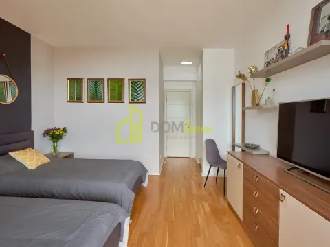 Izdavanje, trosoban stan, 190m², Budva, Crna Gora - image 19