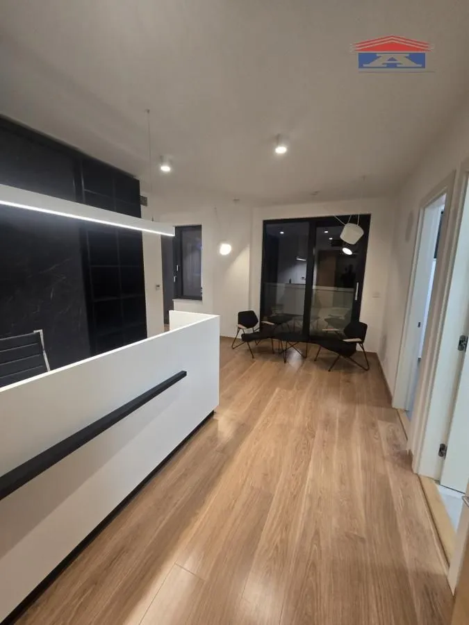 Prodaja, trosoban stan, 101m², Centar, Novi Sad